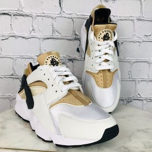 Nike Air Huarache Adult Unisex Shoes in White Size: Men’s 9.5 | Women’s 11